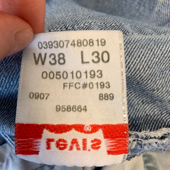 Vintage 20-Year Old 501 Levi's High-Rise Mom Jeans - Picture 6 of 7